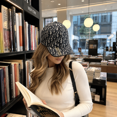 Classic Jacquard Curved Brim Hat